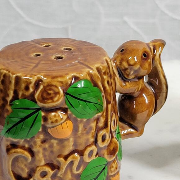 Vtg Squirrel Salt Pepper Shakers Creamer Set Souvenir Canada Hand Painted Cabin - Picture 7 of 16